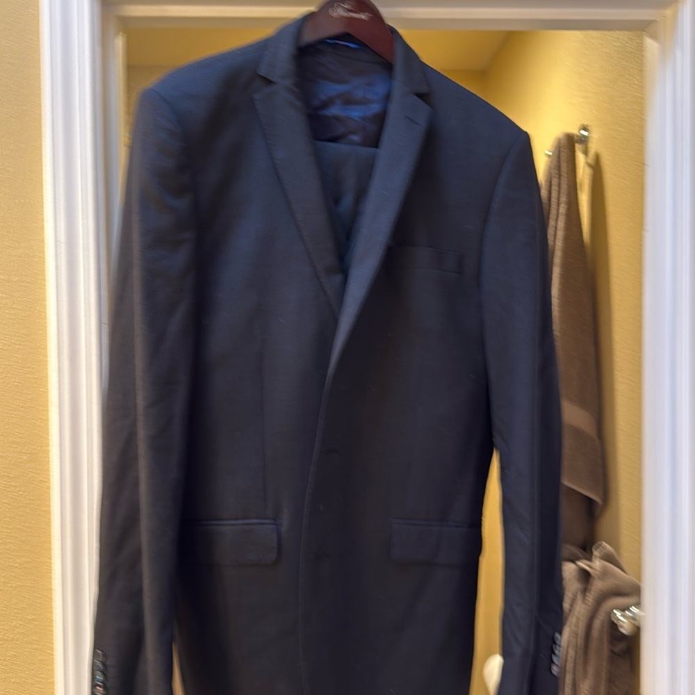 Dark Grey Charcoal 3-piece suit set Egara size: 42L
